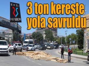 3 ton kereste yola savruldu