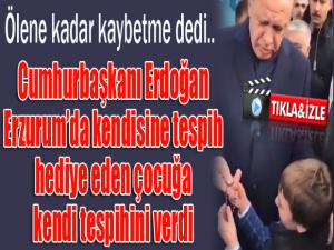 Cumhurbaşkanı Erdoğan tespihini hediye etti