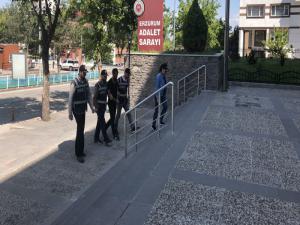Erzurumda kaçak göçmen taşıyan kamyon sürücüsü tutuklandı