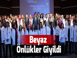 Eczacılık Fakültesi'nde Geleneksel Beyaz Önlük Giydirme Töreni