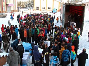 Atatürk Üniversitesi Halep'e yardım tırları gönderdi