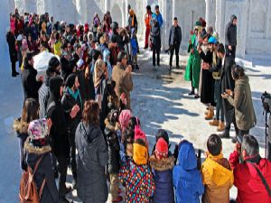 EYOF Sokağı'nda bir Türk geleneği: Orta oyunu