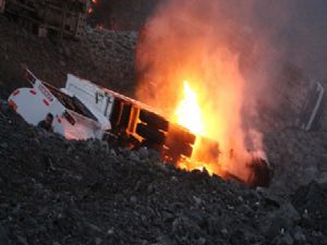 PKK şantiye bastı: Şırnak - Van karayolu alev alev...