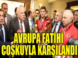 Avrupa Fatihi Ertürk'e coşkulu karşılama