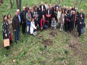 Erzurum Lisesi'nin 81 yılı mezunlarından, okul bahçesine 100 hatıra fidan