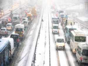 Otomobillere de kış lastiği zorunluluğu geldi...