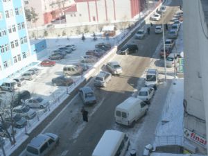 Vali Bey gitti, cadde kaderine terk edildi...