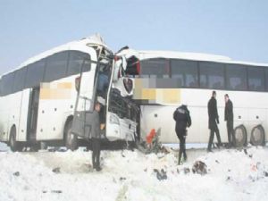 Katliam gibi kaza: 4 ölü, 15 yaralı...