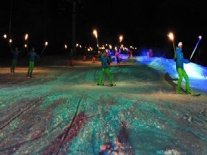 Vali Altıparmak'tan kar yok diyenlere tokat gibi cevap: 21 pistimiz açık, gecede kayakçılara hizmet veriyor...