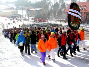 Sporculardan ücret talebine protesto...