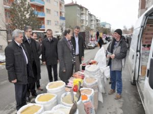 Bulutlar semt pazarında...