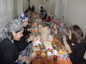 Bakım merkezinde anlamlı iftar