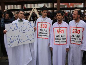 Mısır'daki 512 idam kararı protesto edildi...