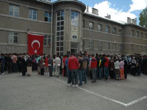 Erzurum Lisesi 40 bininci mezunlarını verdi...
