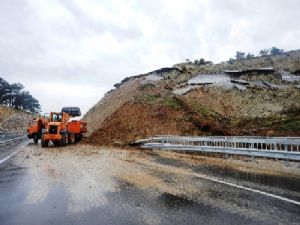 Kağızman-Erzurum karayolu trafiğe kapandı...