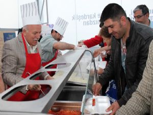 Erzurum'da günde 2 bin 500 kişiye iftar yemeği...