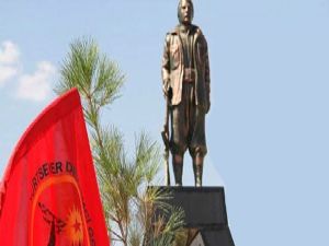 Diyarbakır'da PKK kurucusunun heykeli dikildi...
