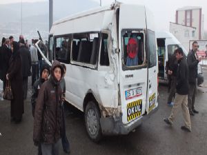 Erzurum'da yolcu otobüsü öğrenci servisine çarptı: 8 yaralı...