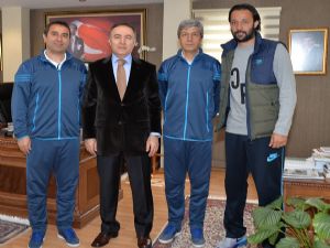 Erzurumspor teknik heyetinden Vali Altıparmak'a ziyaret...