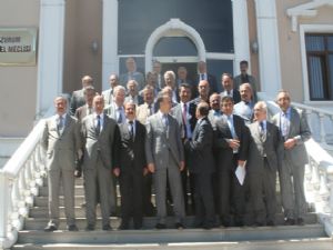 <font color=blue>Vali Altıparmak: Birlik olursak başarırız</font>