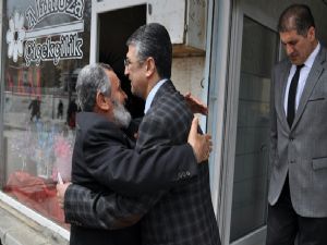 MHP Milletvekili adayları Kamil Aydın ve Zekai Kaya esnaf turunda...