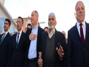 Efkan Alâ'ya Aziziye'de coşkulu karşılama...