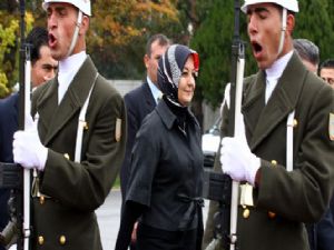 MGK Genel Sekreteri'nden Gül'ü kızdıran teklif: Eşiniz başını açsın heykelini dikeriz
