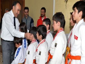 Jiu-Jitsu'da 14 madalya...