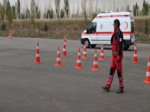 Ambulans şoförleri eğitimden geçti...