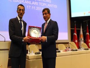 Başbakan Davutoğlu, Erzurum teşkilatını ödüllendirdi...