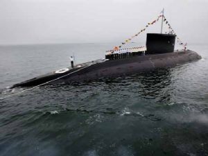 Rusya, denizaltılara füze yerleştirdi