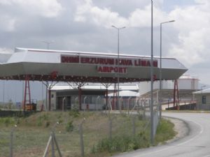 Ecel havalimanında yakaladı...