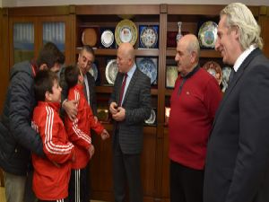 Başkan Sekmen, şampiyonları ağırladı...