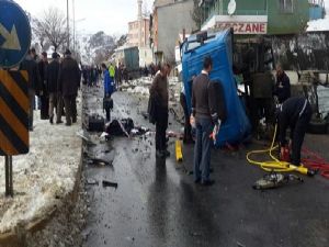 TIR biçti: 3 ölü, 2 yaralı...