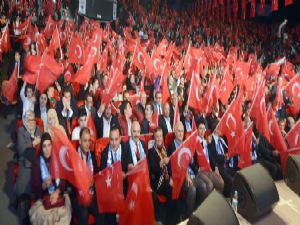 Dadaşlardan teröre bayraklı protesto...