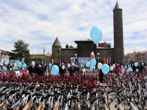 Erzurum'da çocuklara 947 adet bisiklet dağıtıldı...