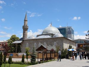 Lalapaşa Camii ibadete açılıyor...