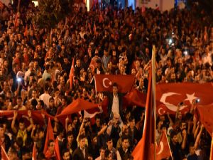Erzurum Büyükşehir Belediyesi 67 bin 500 bayrak dağıttı..