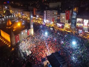 Erzurum'un kalbi Yakutiye Kent Meydanı'nda attı