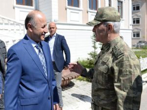 3'ncü Ordu Komutanı Savaş'tan Erzurum Valisi Azizoğlu'na ziyaret