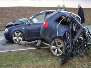 Yollar kan gölü: 30 ölü 87 yaralı...