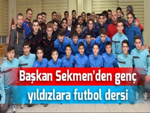 Başkan Sekmen'den genç yıldızlara futbol dersi