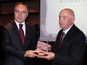 Mithat Turgutcan'a Cumhuriyet Onur Ödülü...