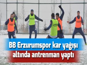 BB Erzurumspor kar yağışı altında antrenman yaptı