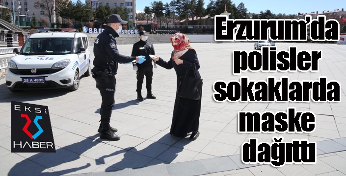 Erzurum’da polisler sokaklarda maske dağıttı