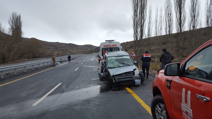 Oltu’da Trafik kazası: 3 yaralı