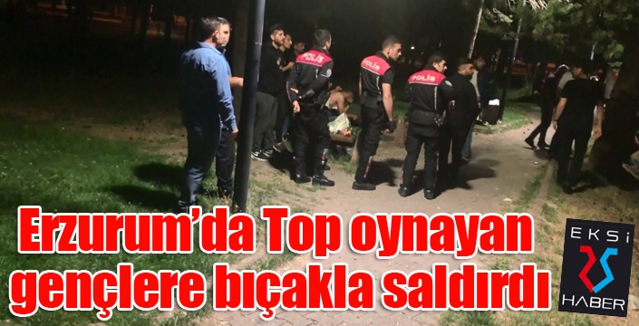 Top oynayan gençlere bıçakla saldırdı